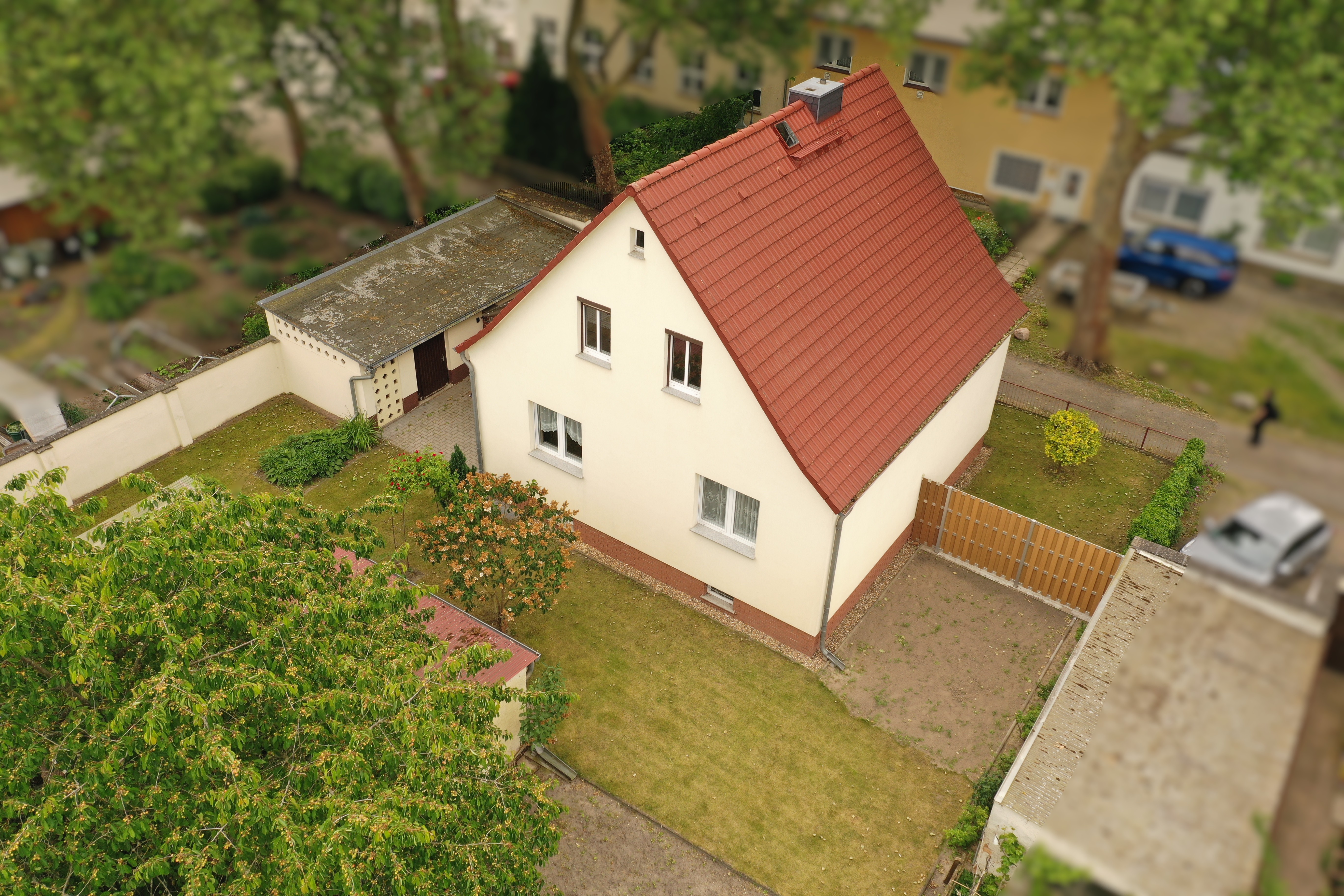 Einfamilienhaus mit Garten von oben